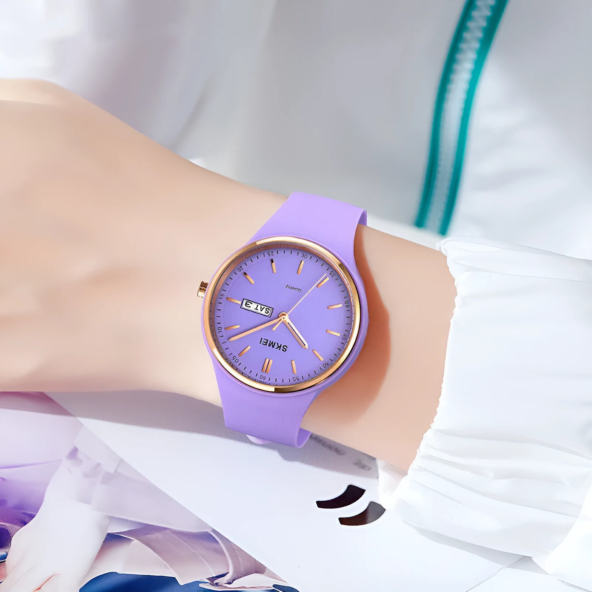 Women's silicone strap quartz watch with calendar display on 42mm dial