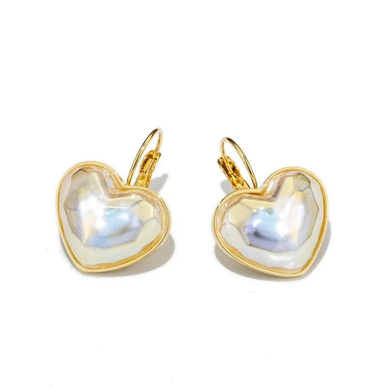 Gold-coloured alloy ear clips for women with natural style and clip-on design