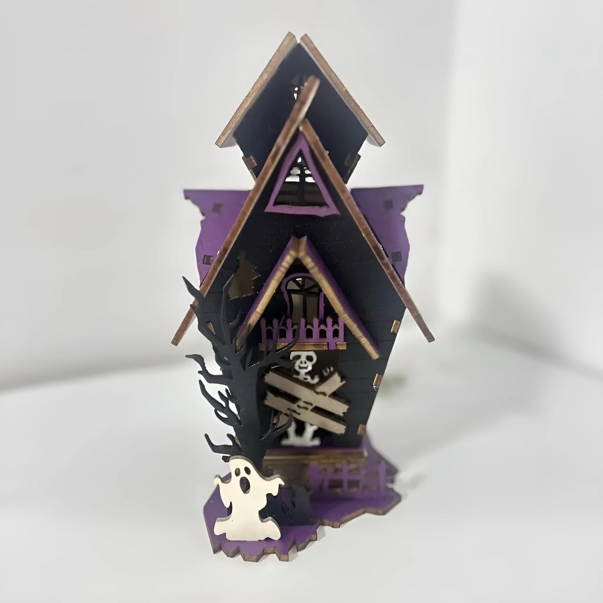 Wooden DIY haunted house Halloween decoration with luminous design measuring 14x10.5x19cm