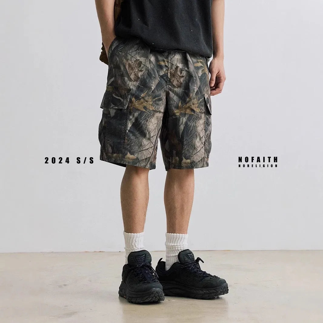Loose casual straight-leg denim shorts in black colour with mid-waist design and zip fly placket