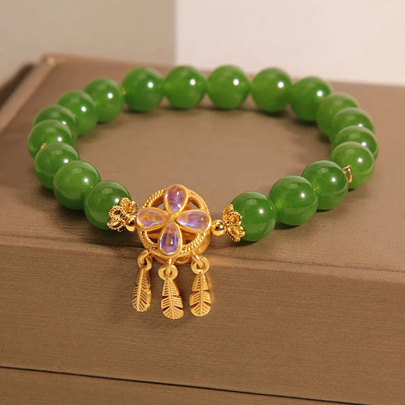 Green jasper crystal bracelet for women with a four-leaf clover dream catcher pendant.