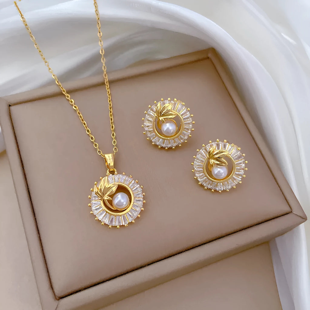 Titanium steel geometric jewellery set with square pendant necklace and gold-plated stud earrings