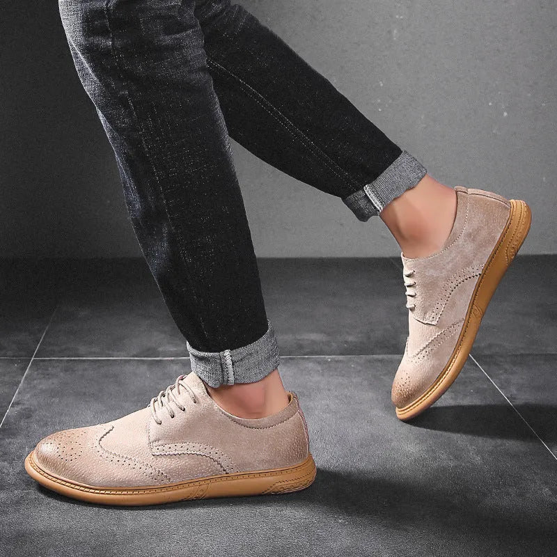 Men's business formal leather shoes in black with retro lace-up design and leather stitching details