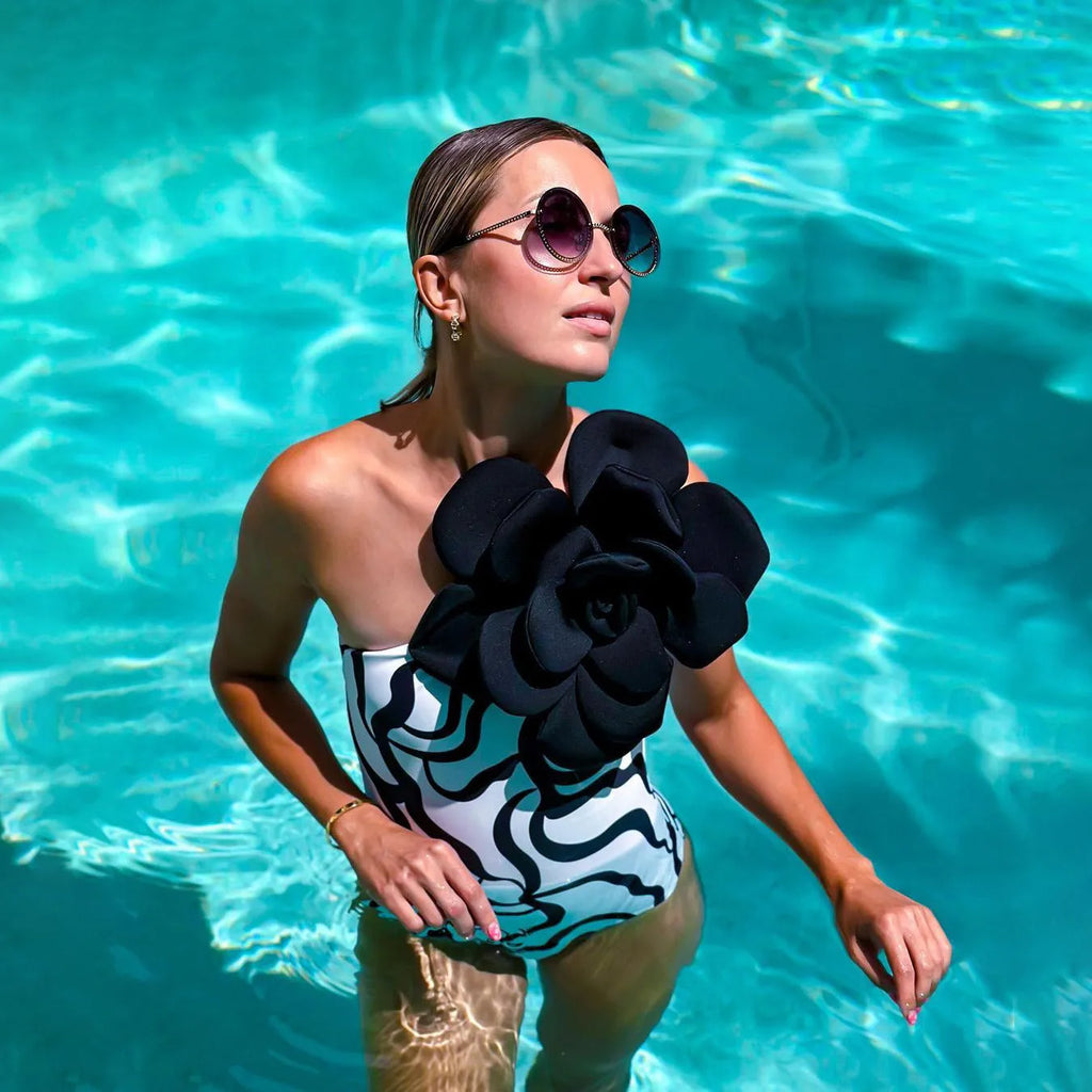 One-piece swimsuit with 3D flower detailing in nylon fabric for swimming