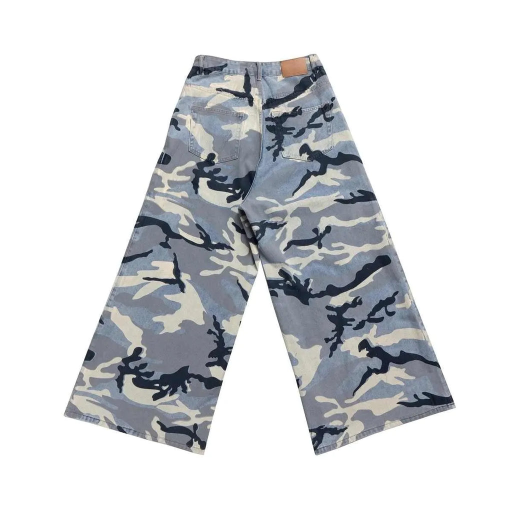 Snow camouflage blue loose fit denim jeans with mid-waist design and elastic fabric