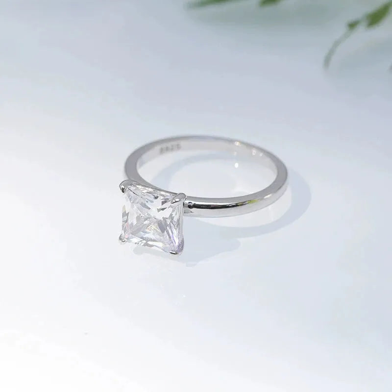 Polished geometric round ring for women in 925 silver, shown in gold, rose gold, and silver colour finishes.