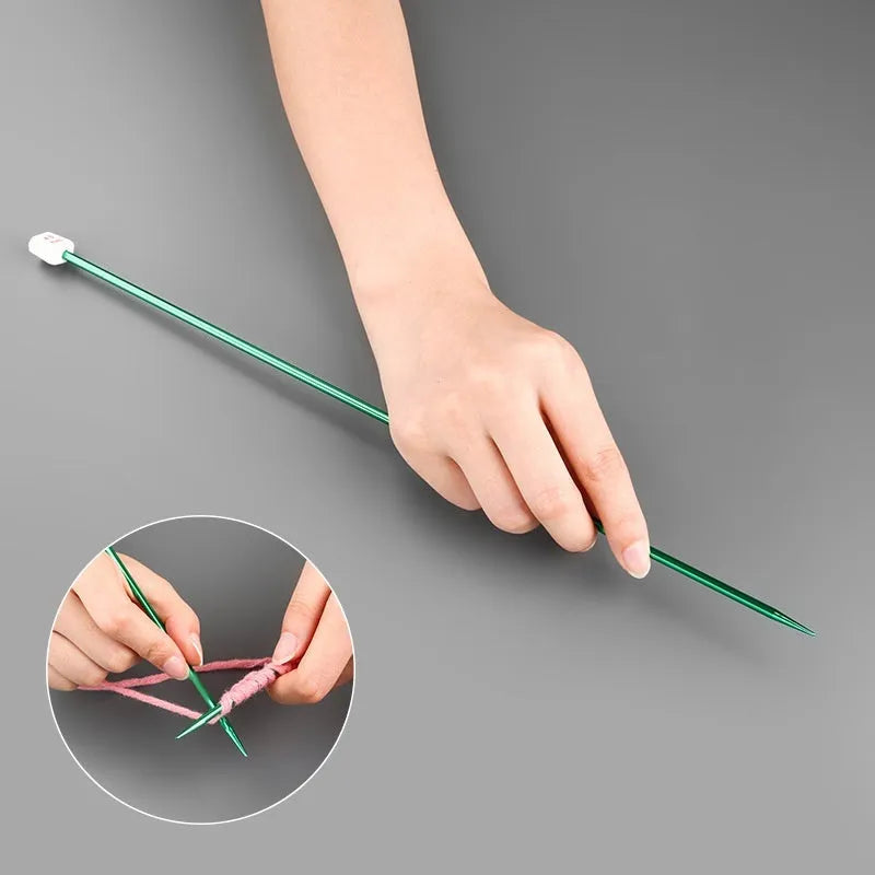 A set of 28 crochet hooks with protective caps, organised by size from 2.0mm to 10.0mm.