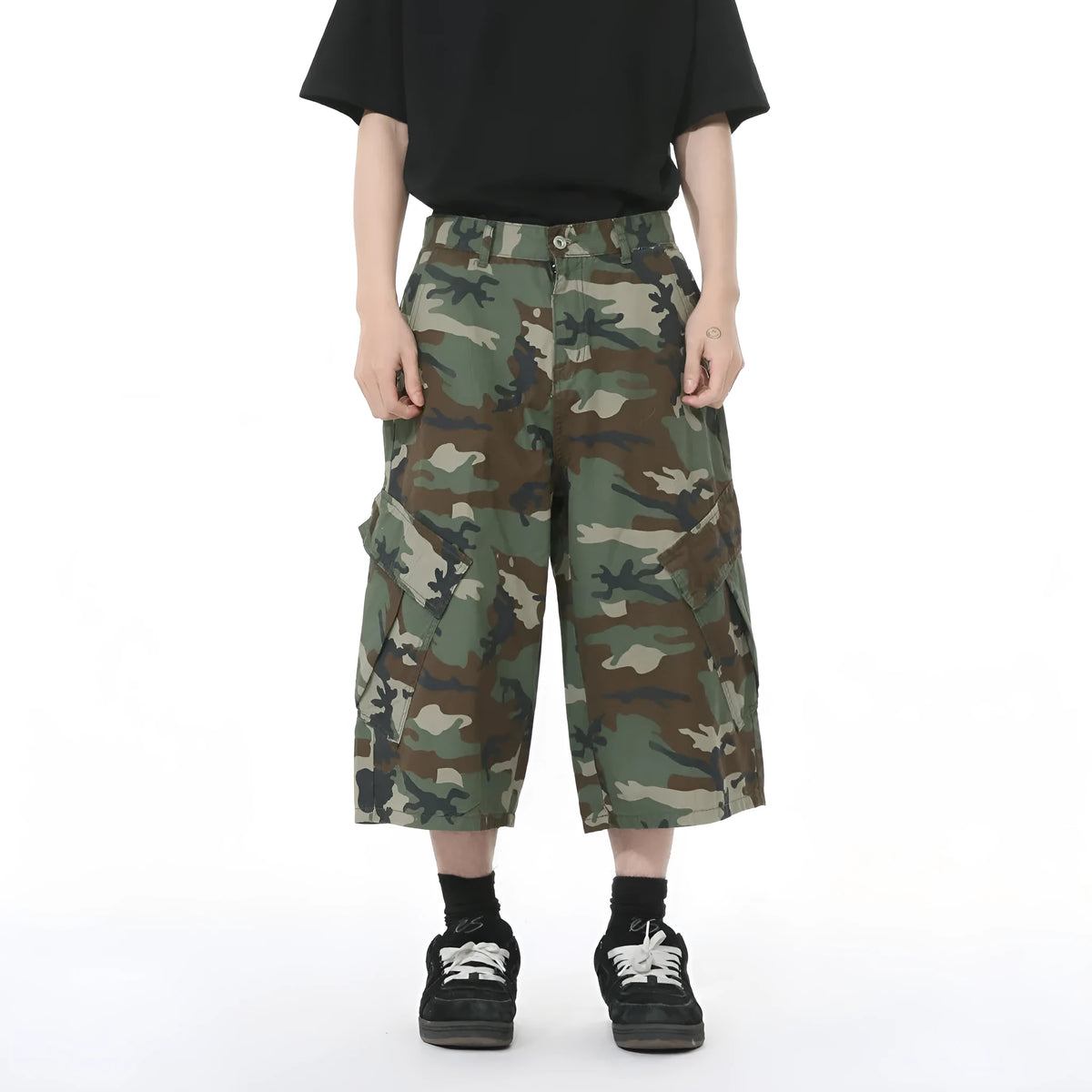 Men's cotton camouflage wide-leg jeans with side stitching and large pockets