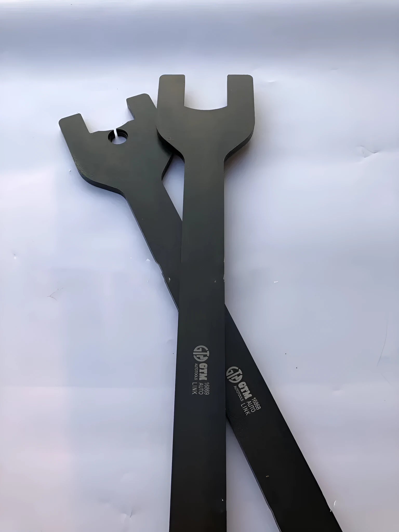 Land Rover fan wrench set showing 36mm and 40mm alloy steel tools for automotive repair