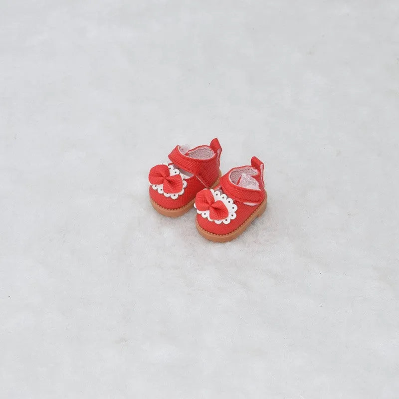 A pair of 17cm high PU replacement shoes for dolls in a selected style and colour.