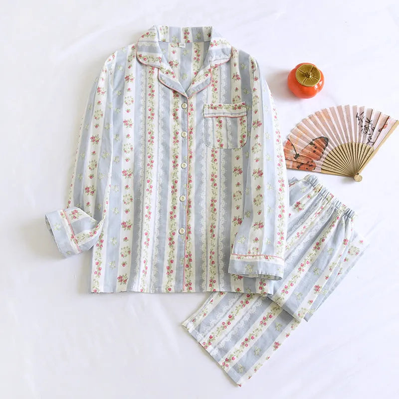Ladies' cotton gauze homewear set with long sleeves and trousers in red fruit pattern