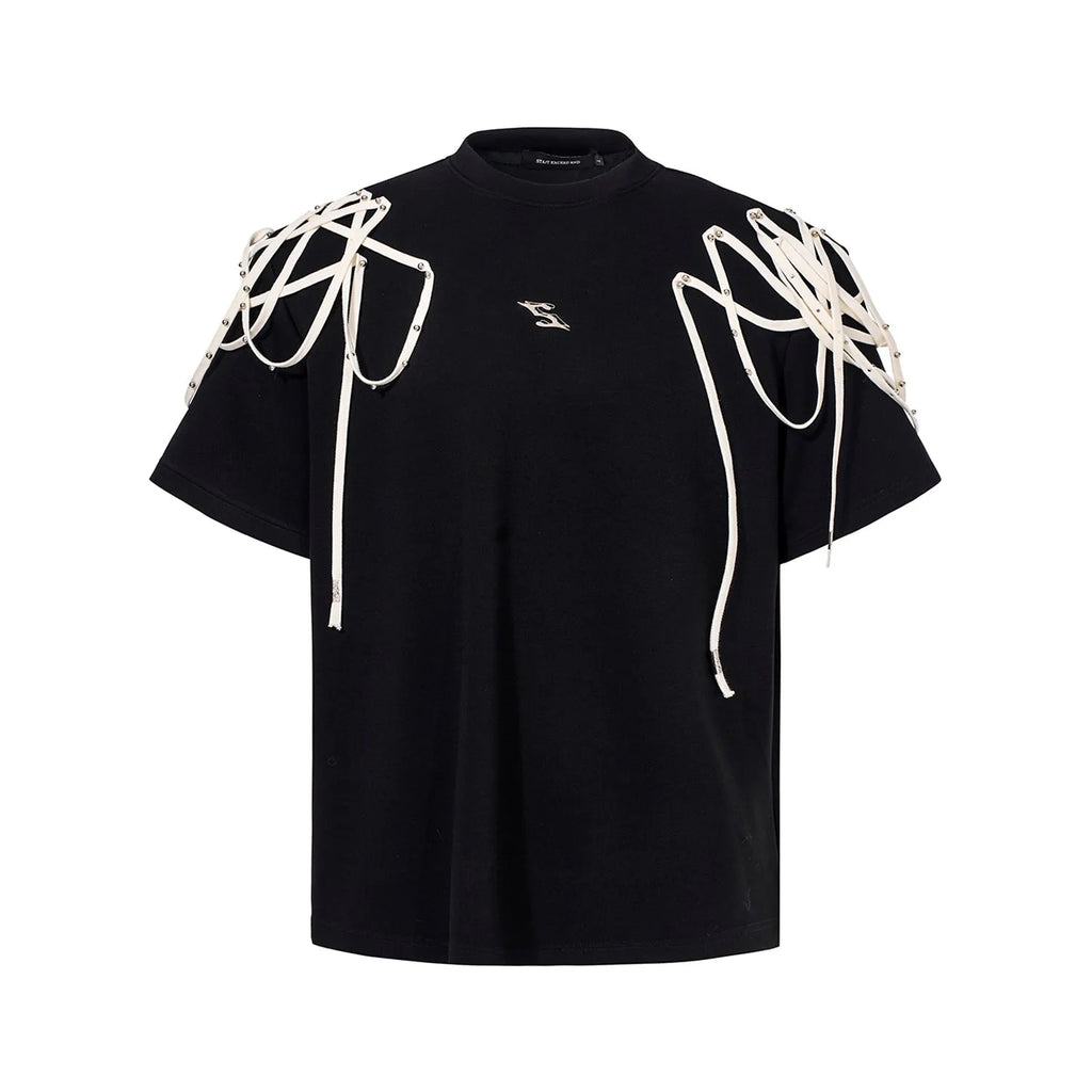 Black rivet ribbon padded shoulder short-sleeved T-shirt on hanger showing loose fit