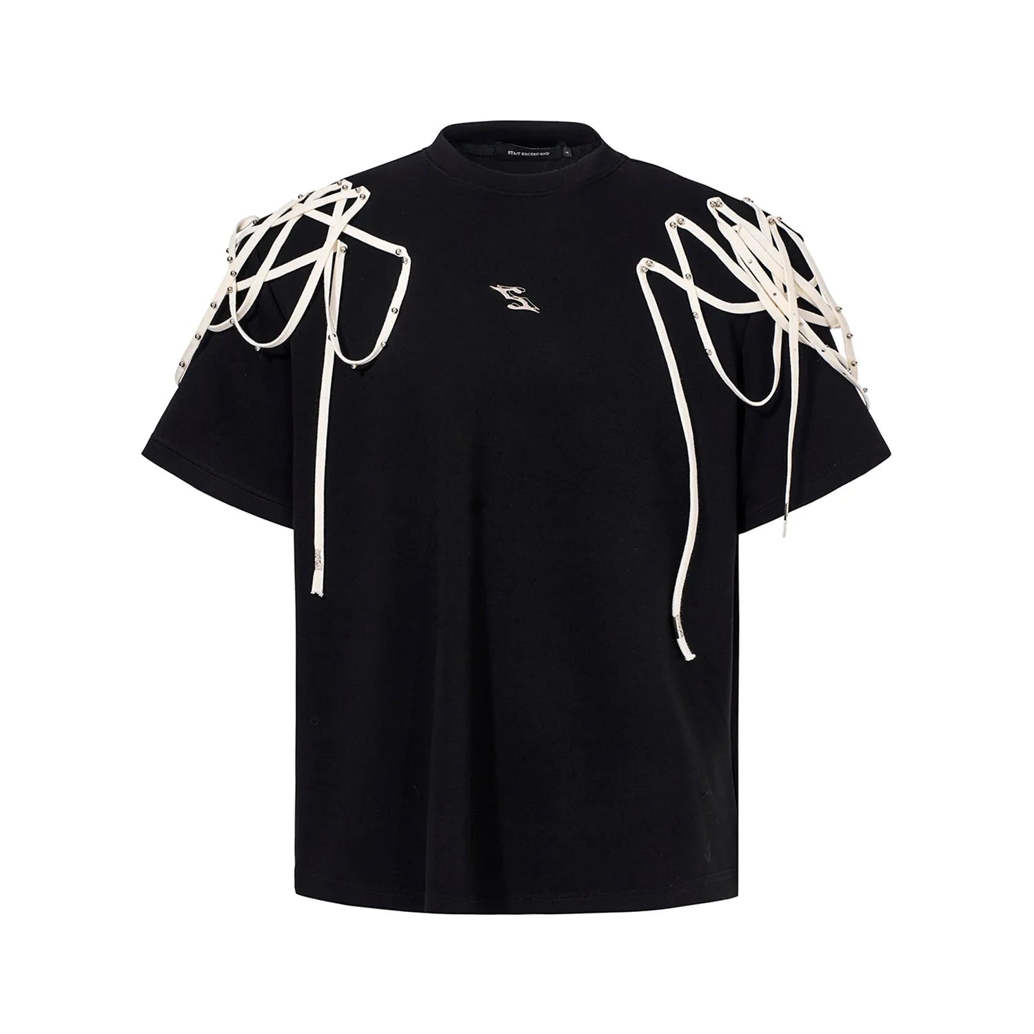 Black rivet ribbon padded shoulder short-sleeved T-shirt on hanger showing loose fit