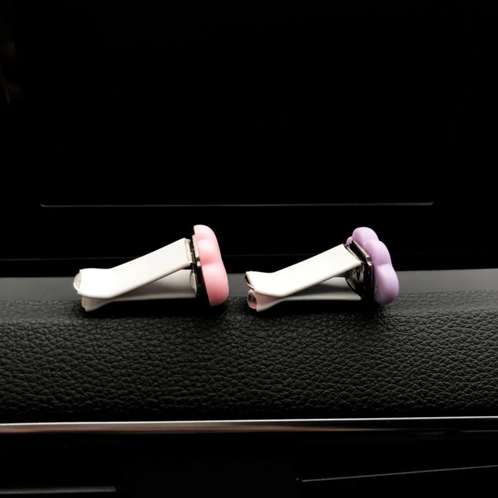 Baiyun cartoon car fragrance clip in six colours for vehicle air vent mounting