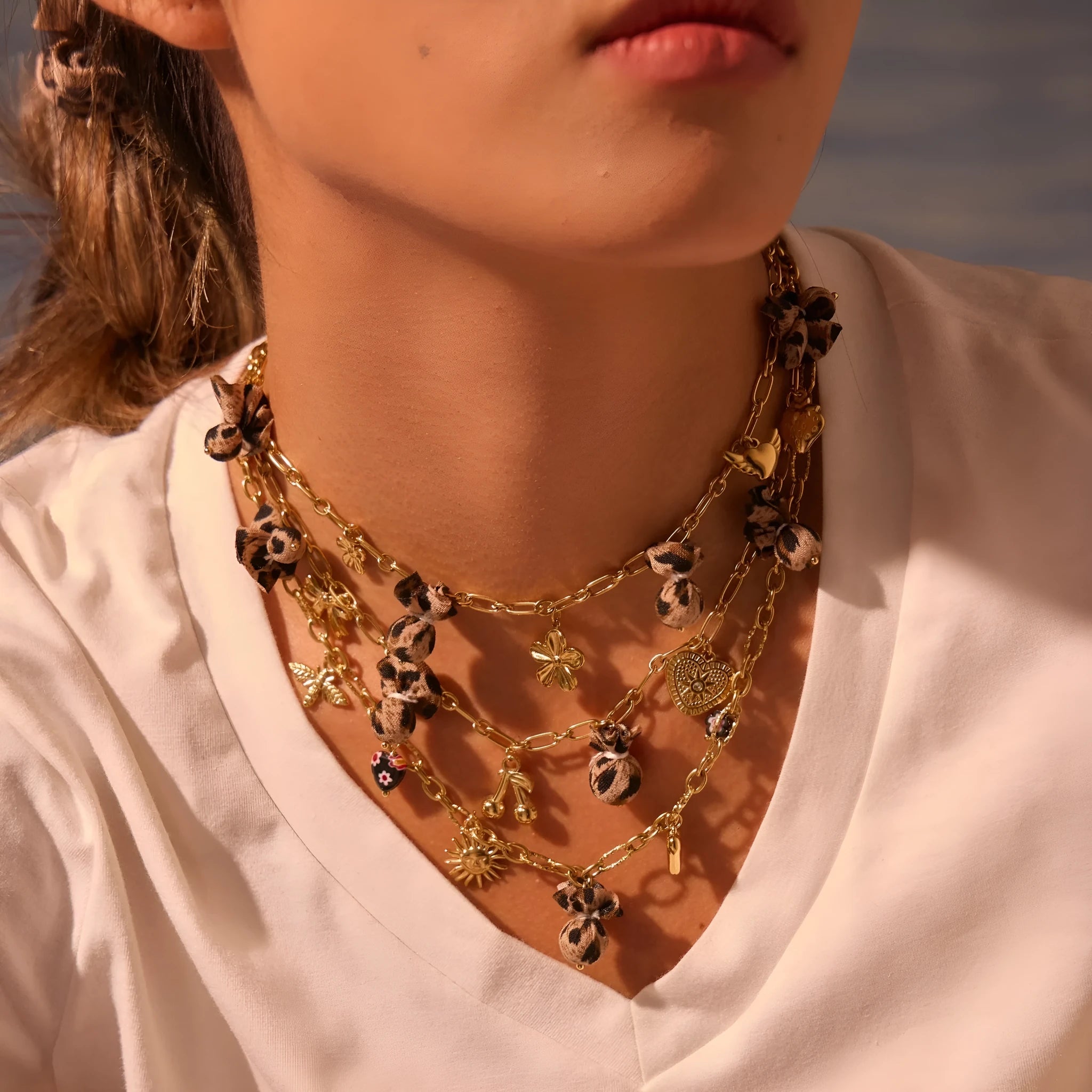 Women's stainless steel necklace with geometric leopard, heart, and flower pendant designs on 41-50cm chain
