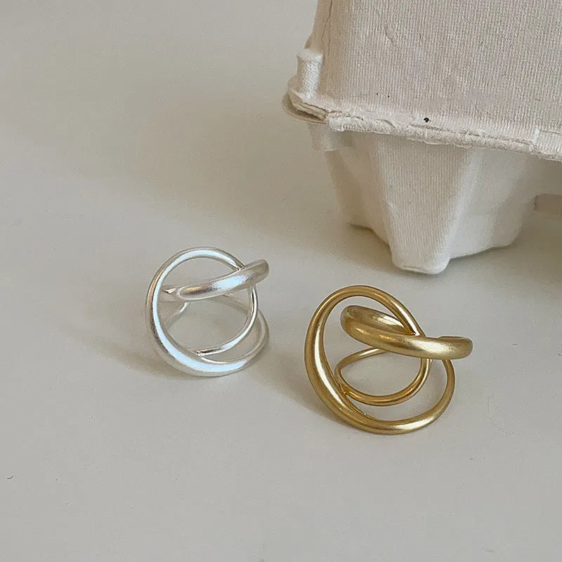 Three-dimensional interlaced geometric open ring in matte metal with gold or silver plating