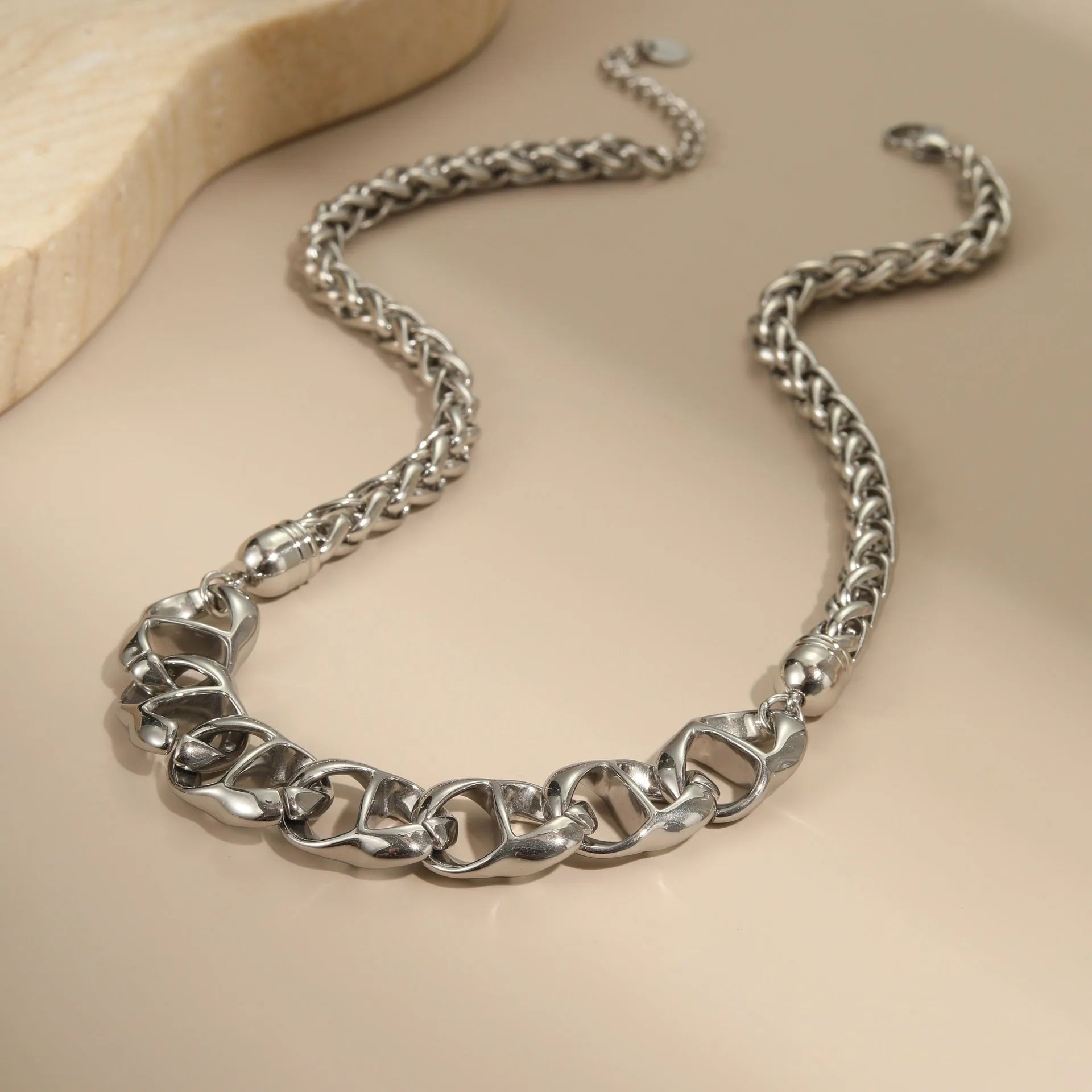 Women's stainless steel necklace with geometric pendant and regular chain in gold plating
