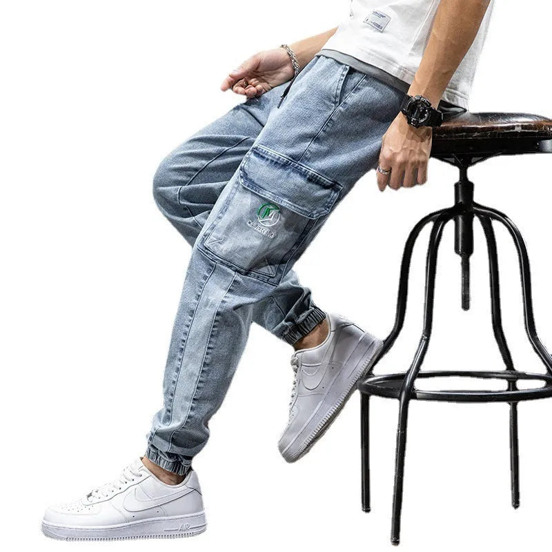 Men's loose cargo casual jeans in straight leg design with micro elasticity cotton fabric