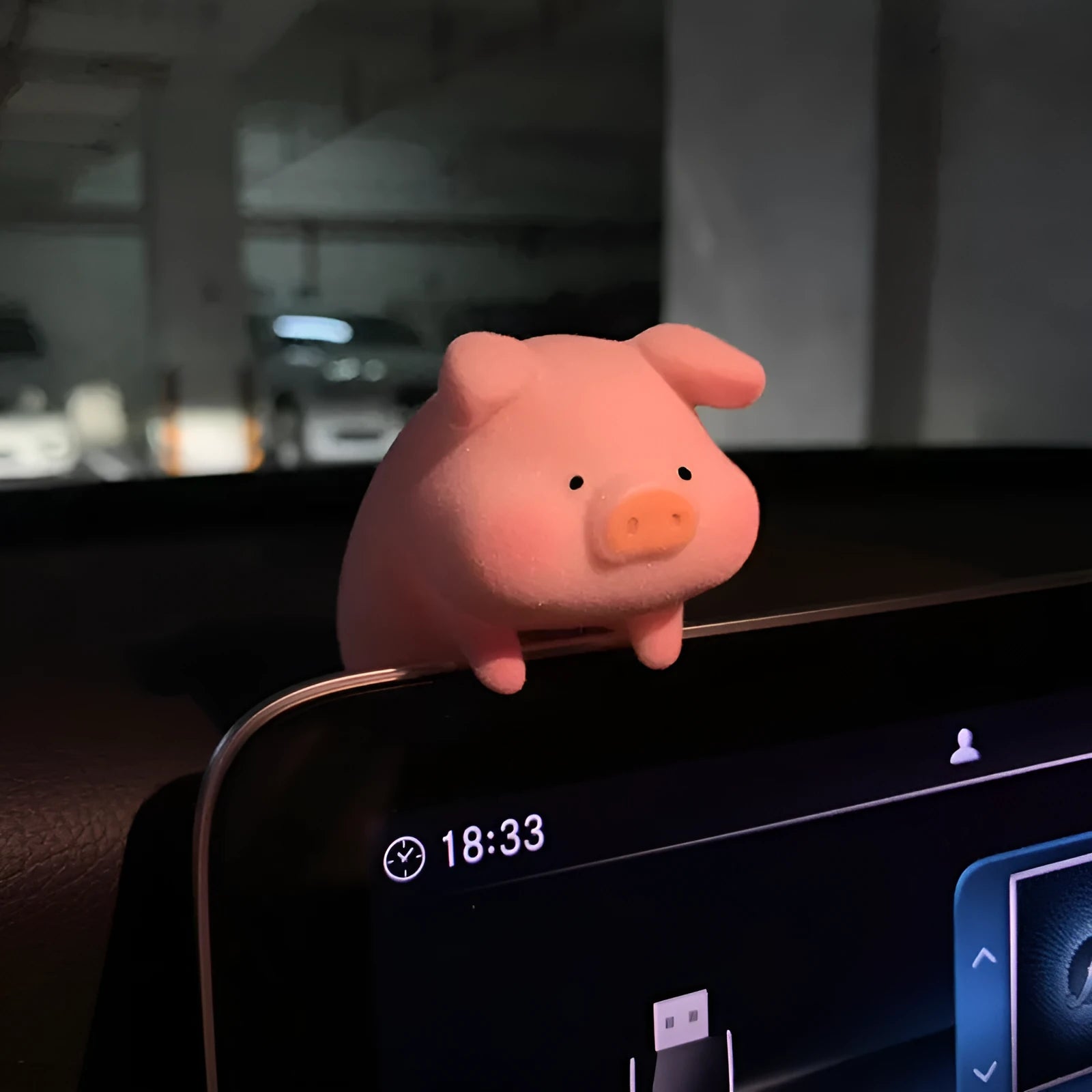 Colourful resin cartoon pig car ornament for dashboard decoration