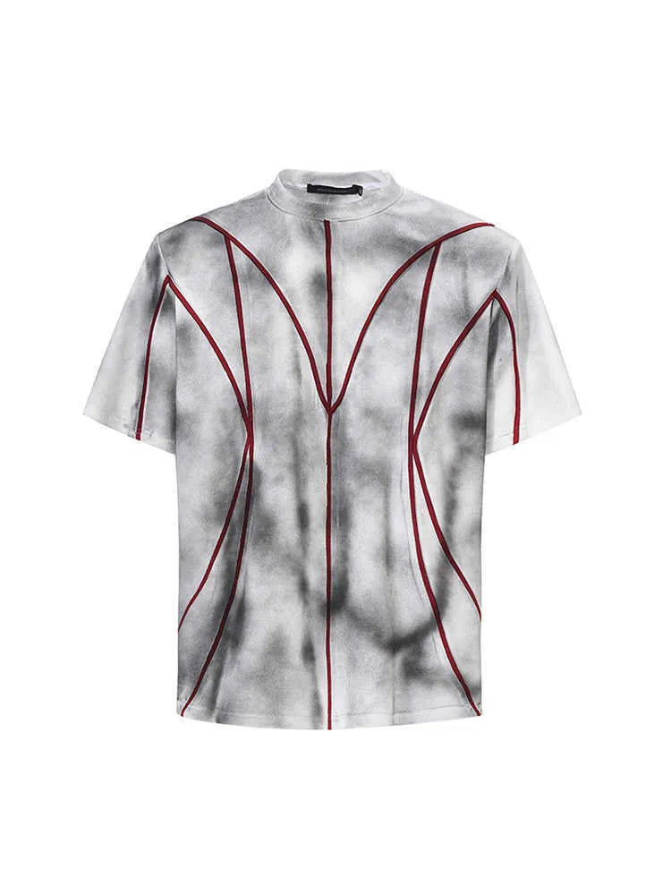 Padded shoulder short sleeve T-shirt with three-dimensional line patchwork pattern and round neck collar