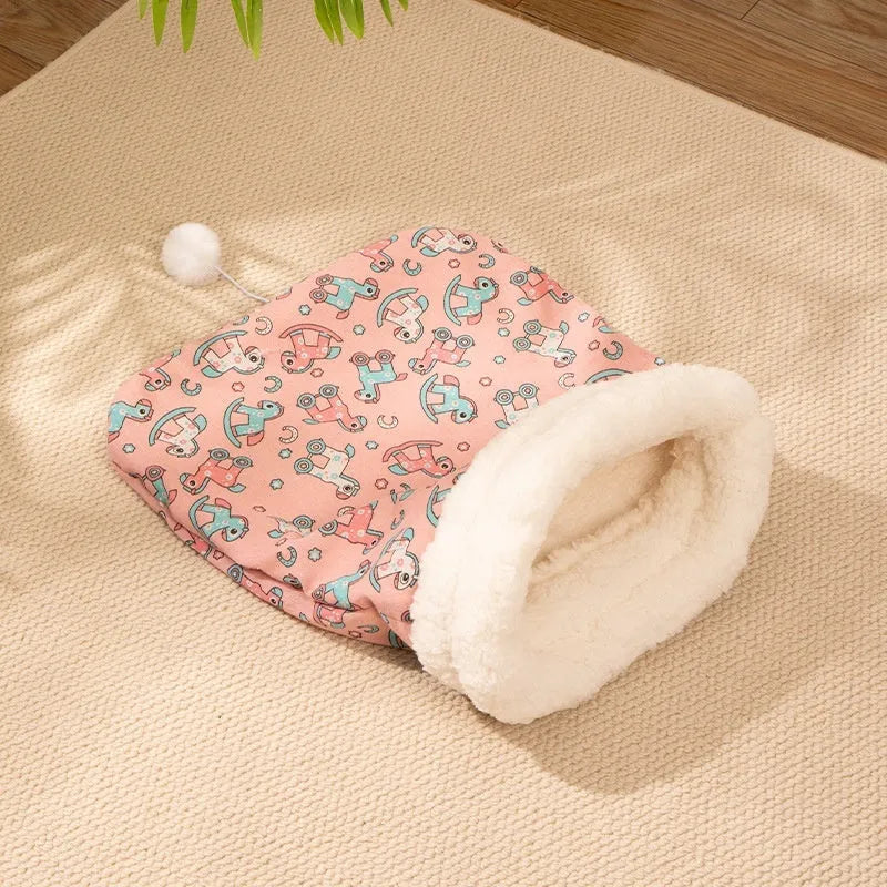 Cat sleeping bag nest measuring 50x40cm with flannel lining and removable cover