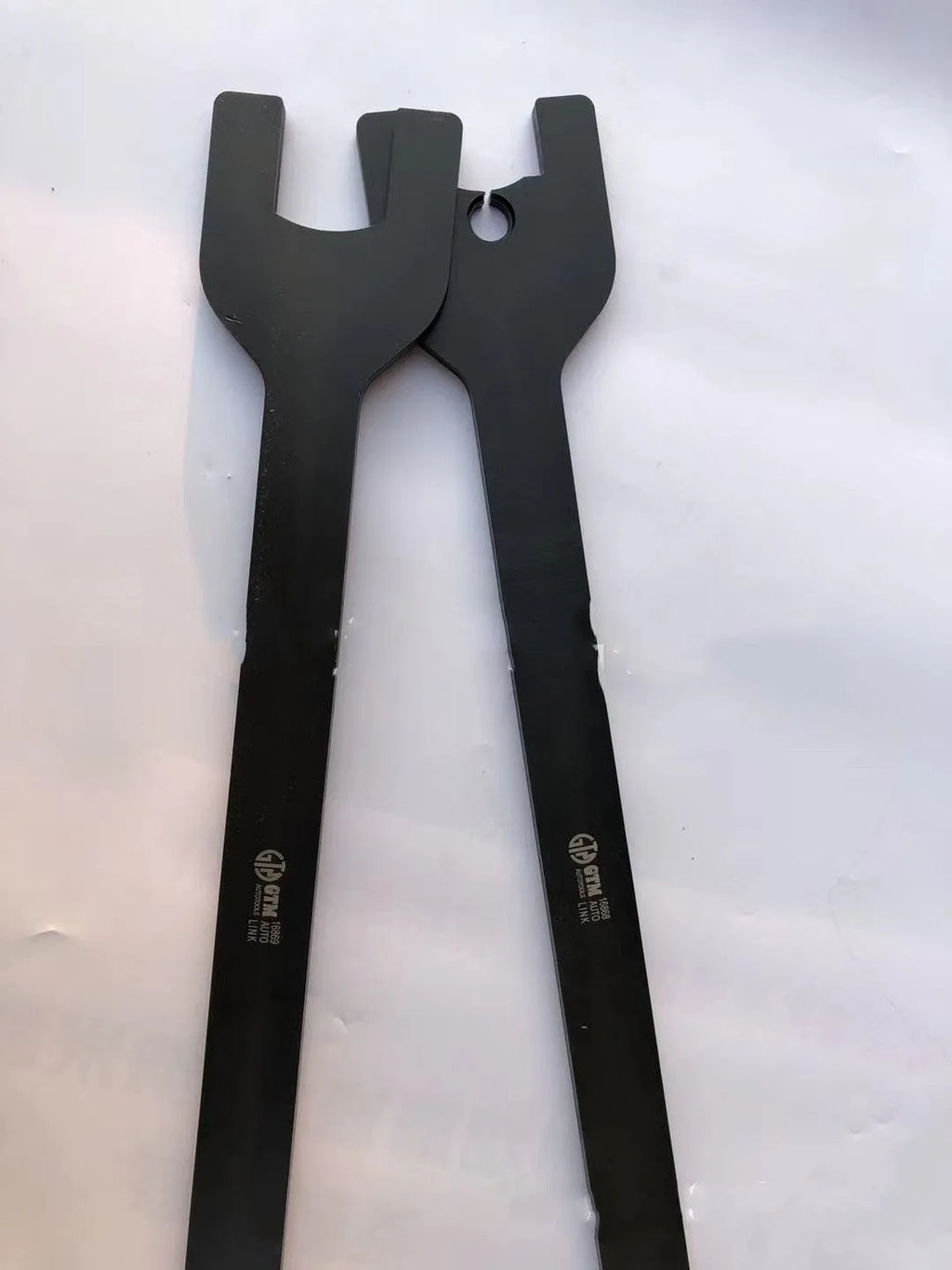 Land Rover fan wrench set showing 36mm and 40mm alloy steel tools for automotive repair