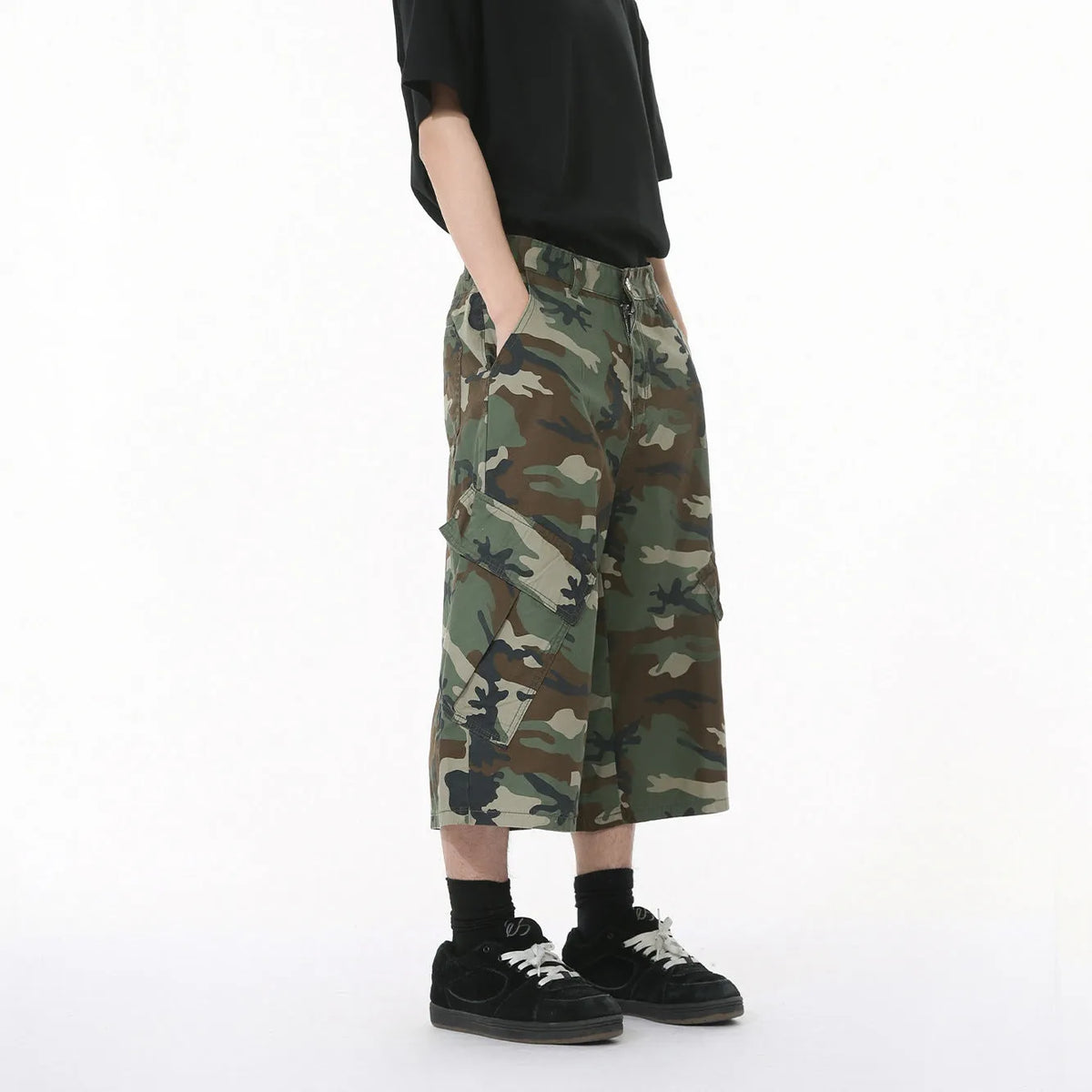 Men's cotton camouflage wide-leg jeans with side stitching and large pockets