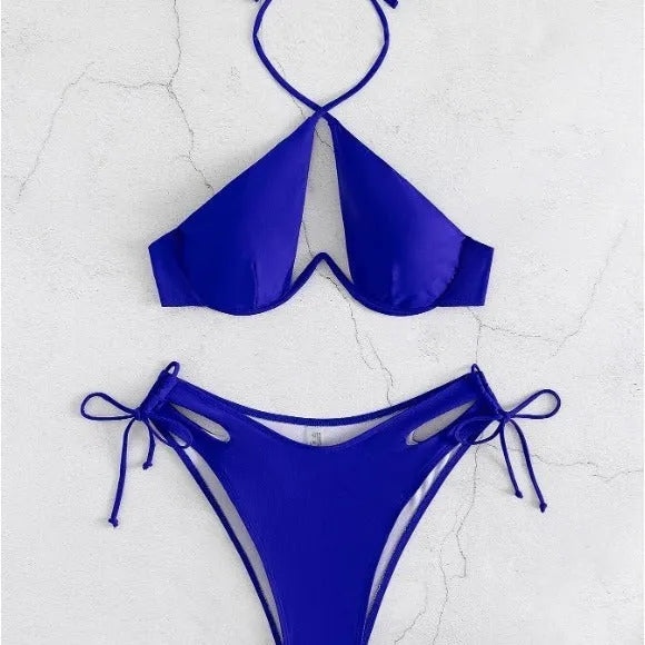 Women's halter neck bikini swimsuit in solid colour with backless briefs design