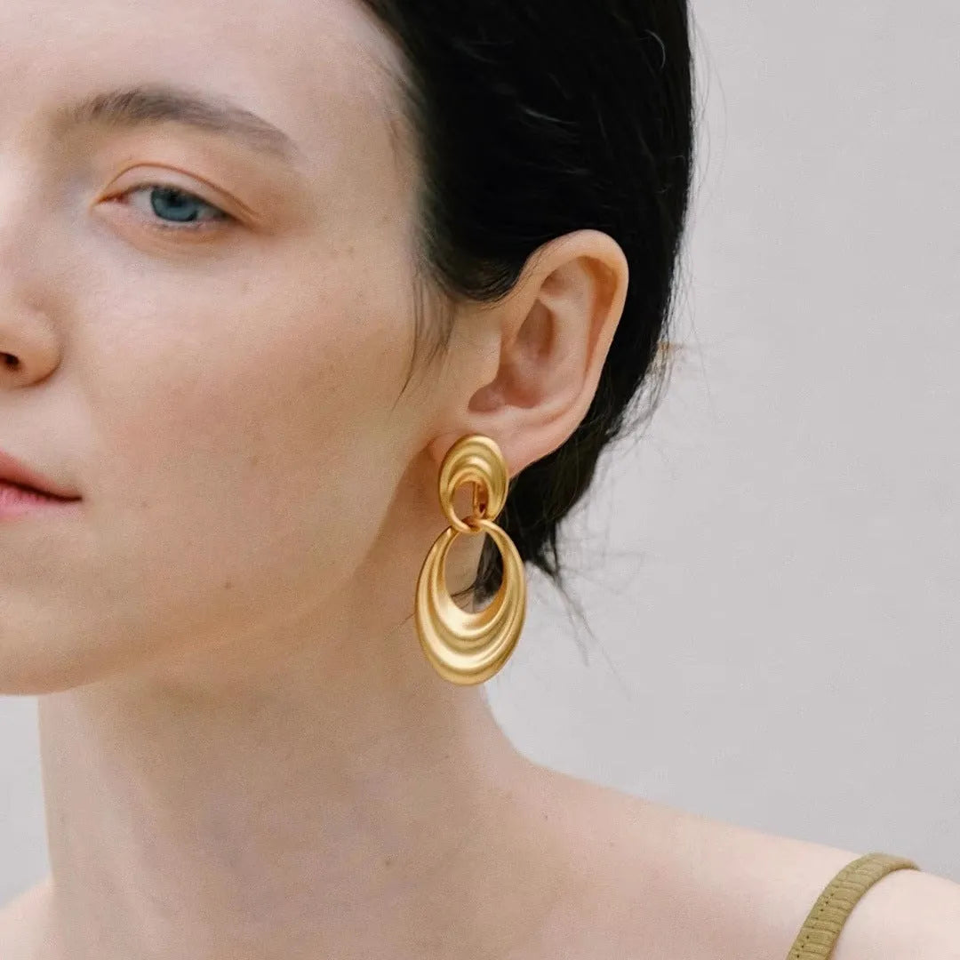 French retro gold double circle earrings with U-shaped design in quicksand colour