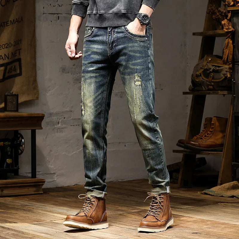 Men's skinny jeans in nostalgic retro colour with zip fly opening and stretch cotton denim fabric