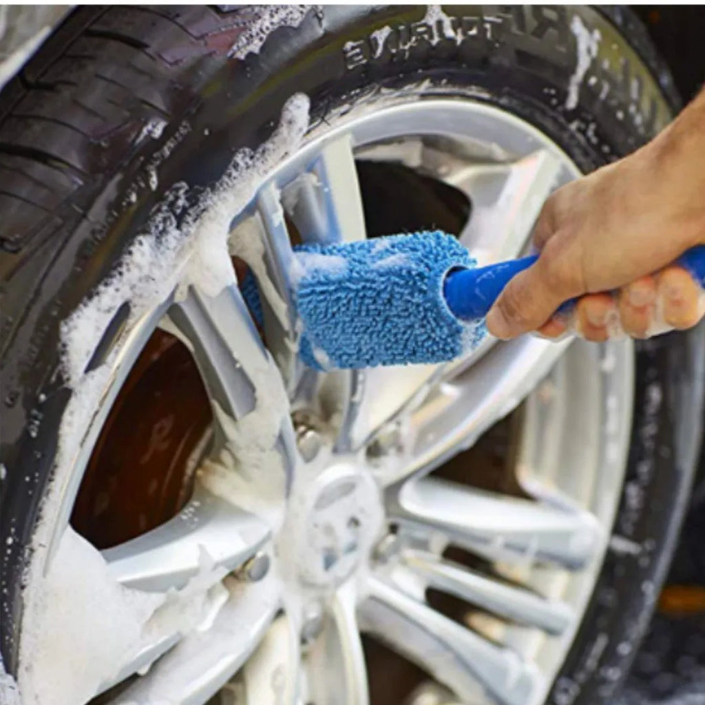 Microfiber car wash tire brush with long handle for cleaning wheels and hub caps