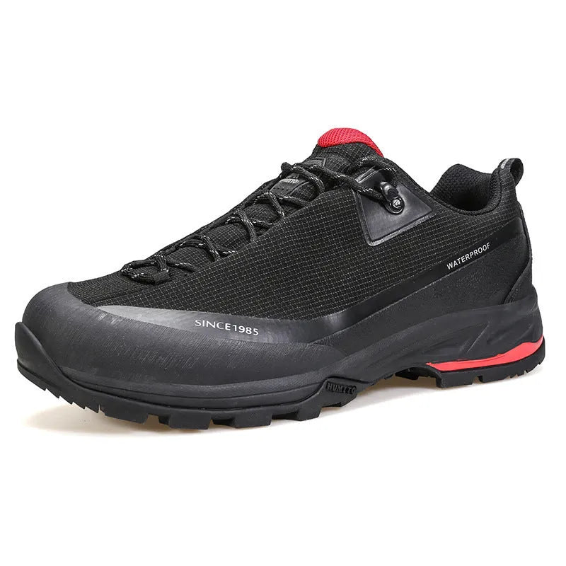 Men's low-top mountain climbing shoes with leather mesh upper and lace-up design