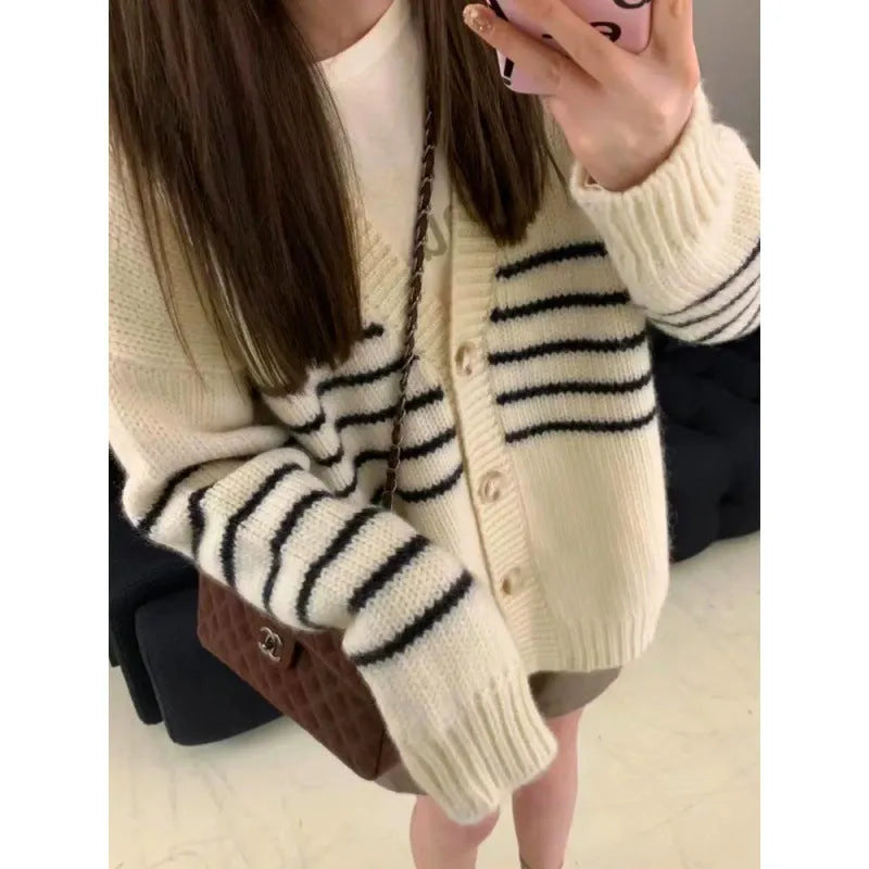 Collar button cardigan with 3D pattern in polyester fabric, Japanese Korean casual style