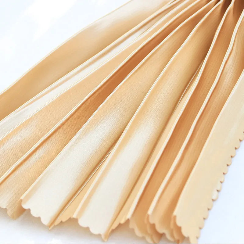 Retractable car sunshade curtain in roller shutter design with thick opaque cloth material