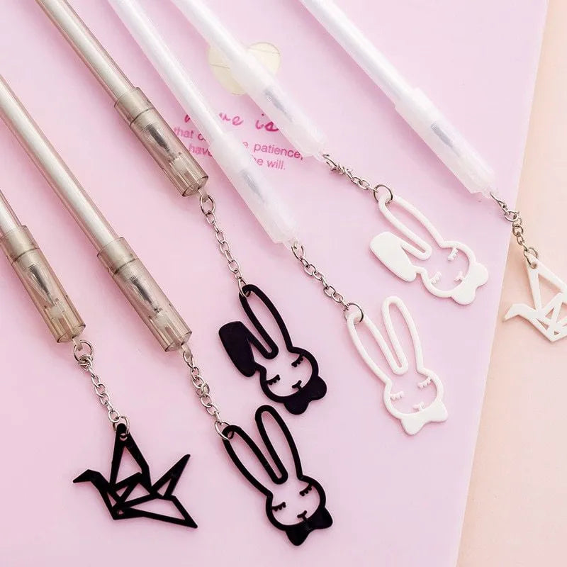 Plastic gel pen with paper crane or rabbit pendant decoration, 17cm length with 0.38mm tip