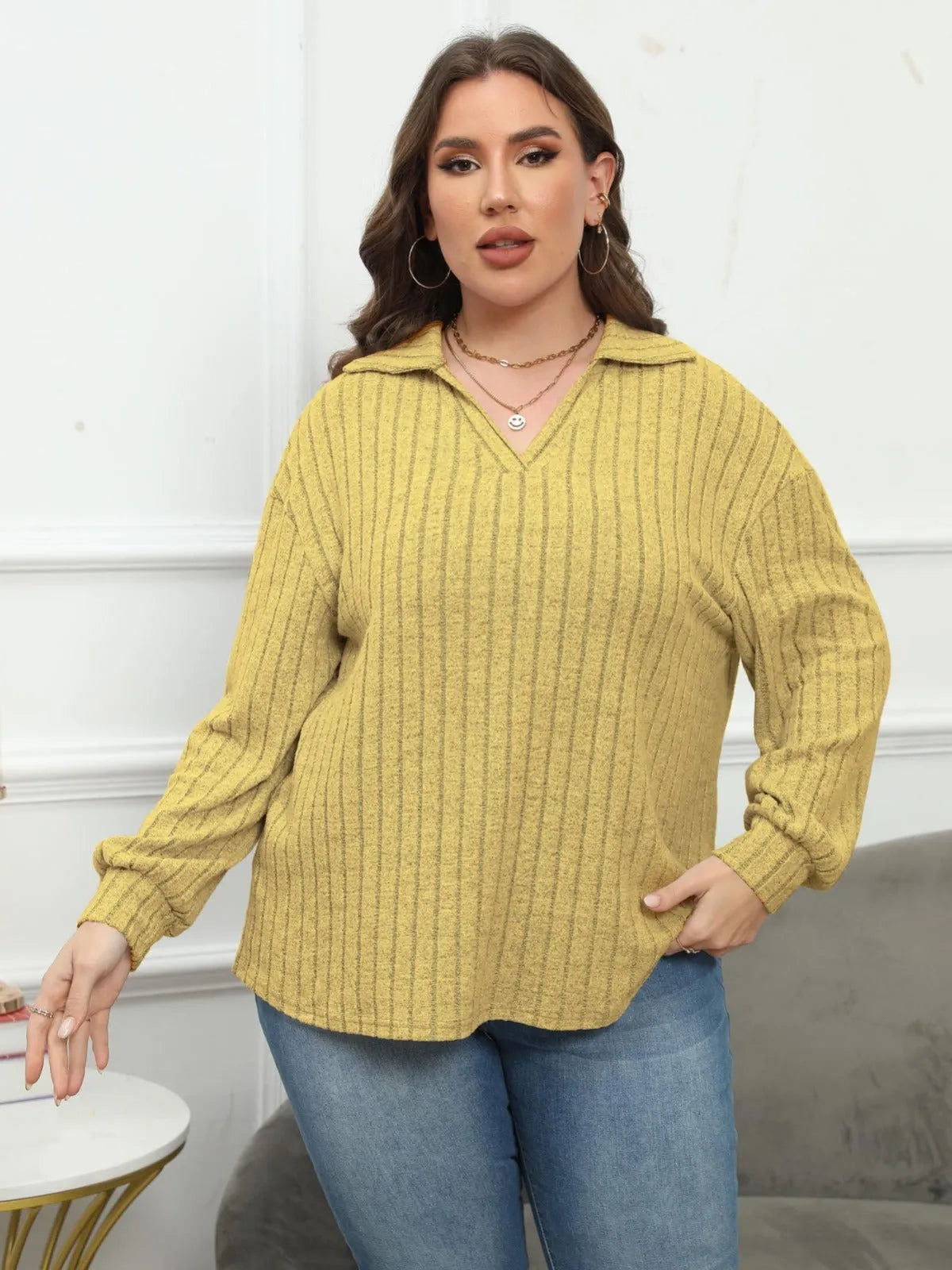 Woman wearing a gray plus size polo collar fleece shirt with lantern sleeves