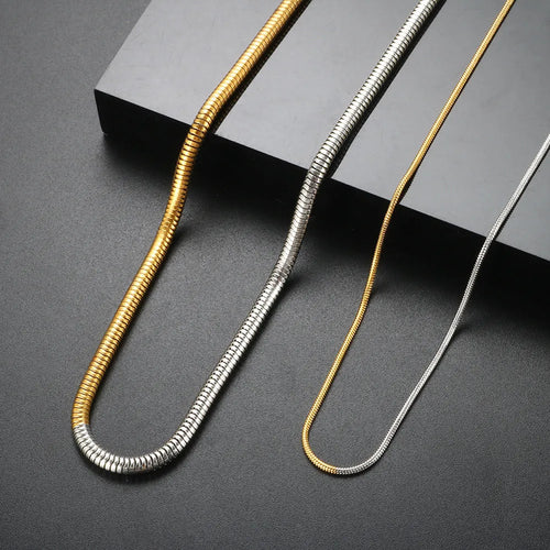 Golden snake bones chain necklace with geometric design for women's hip-hop fashion
