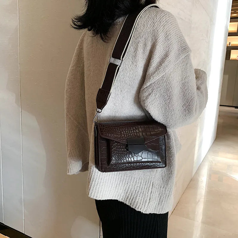 Vintage-style crossbody bag in PU leather shown in black, dark brown, khaki, or red