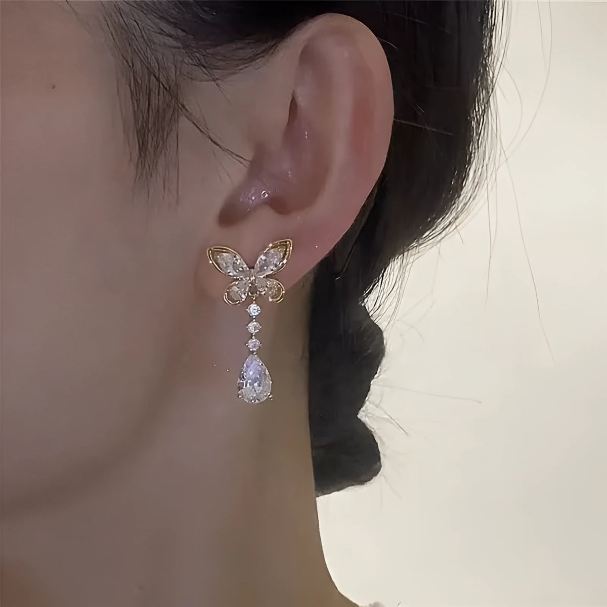 Platinum colour bow stud earrings with zinc alloy construction and electroplated finish