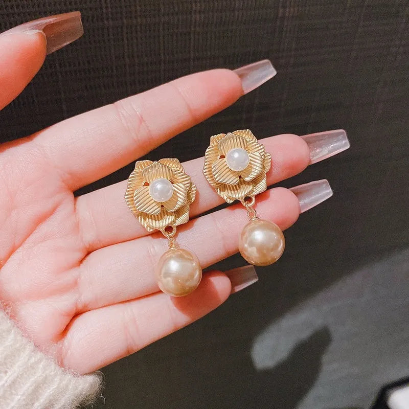 Gold colour Hong Kong style flower stud earrings with opal stones and ice flower design on alloy electroplated construction