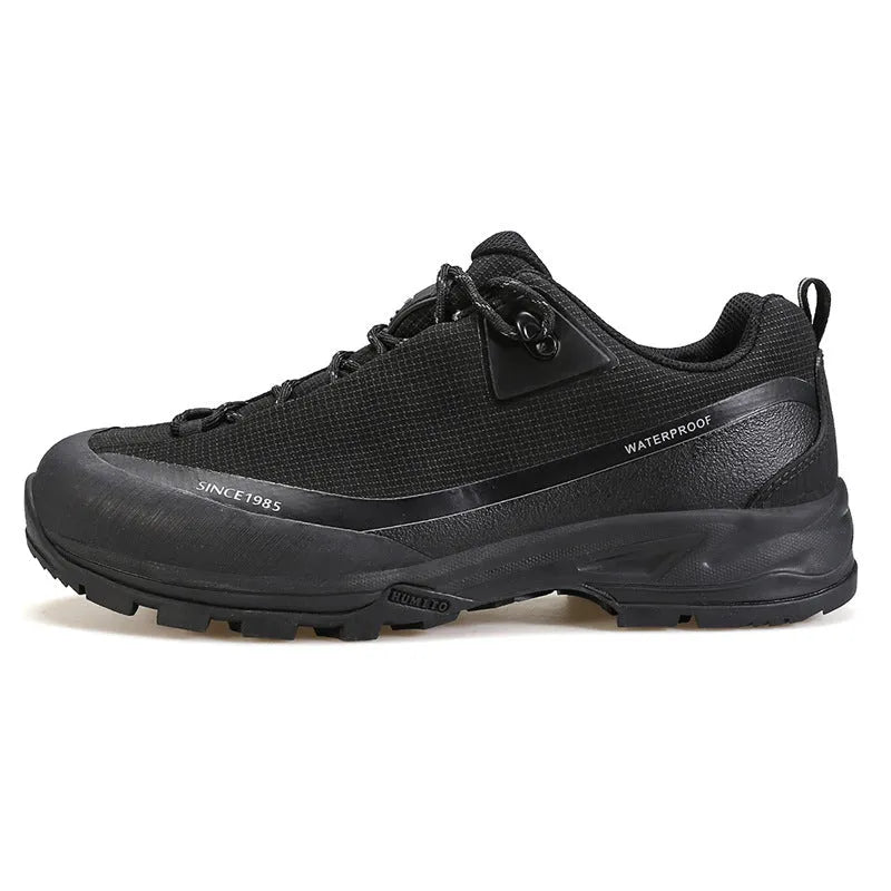 Men's low-top mountain climbing shoes with leather mesh upper and lace-up design