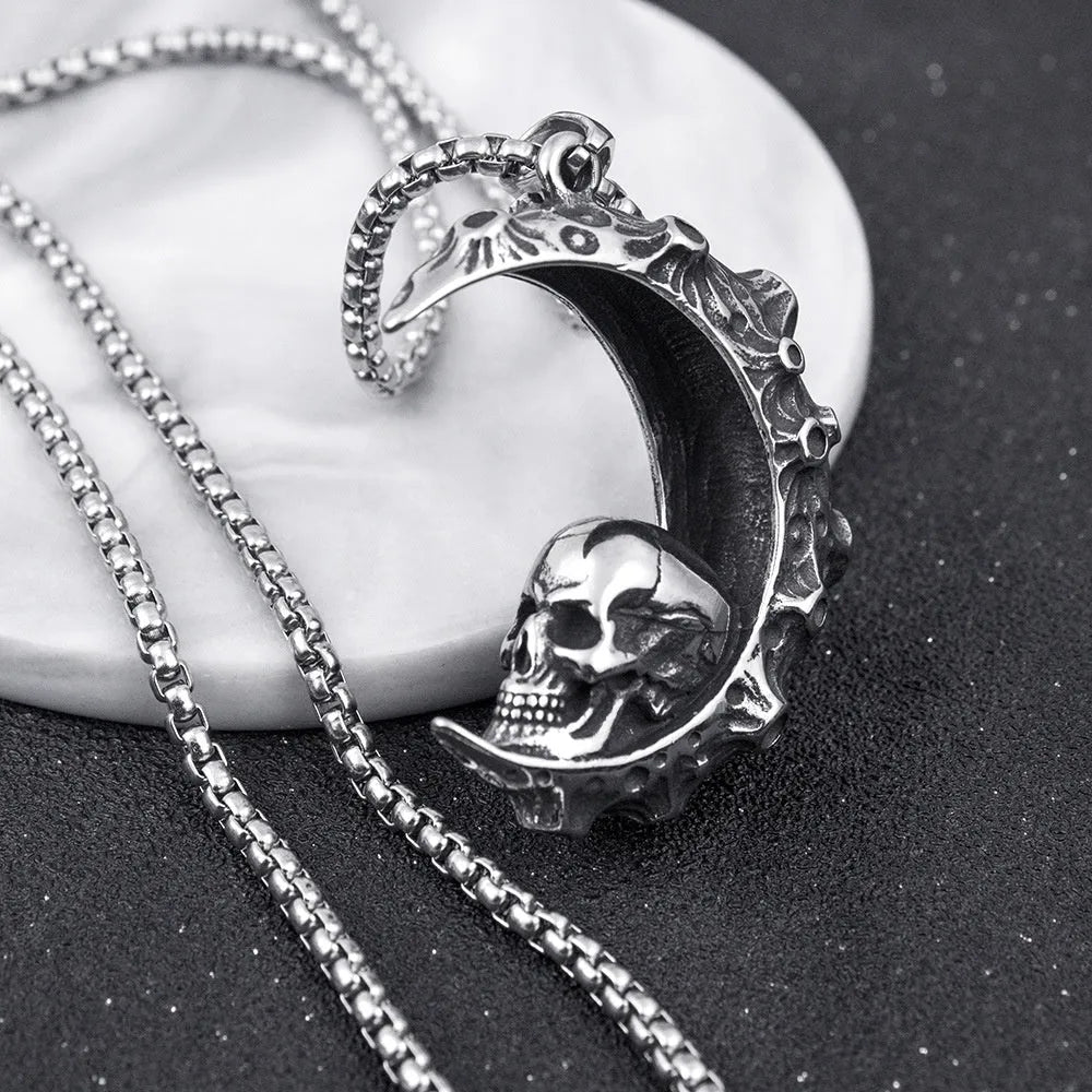 Men's silver stainless steel necklace with alloy pendant in sports style design