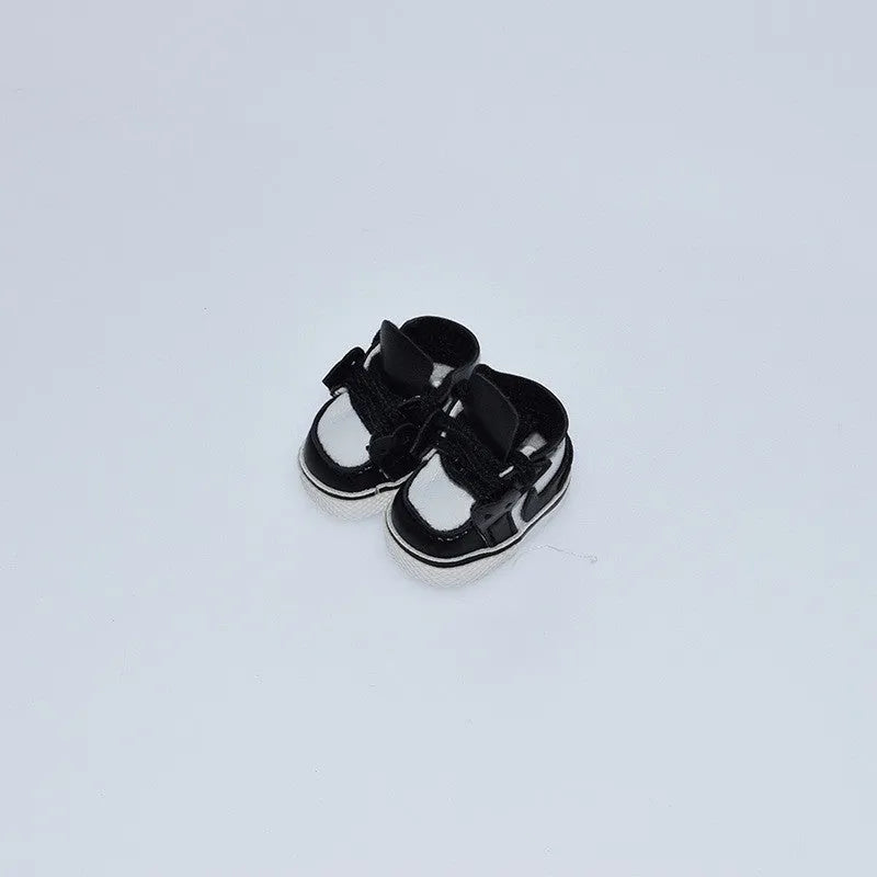 A pair of 17cm high PU replacement shoes for dolls in a selected style and colour.
