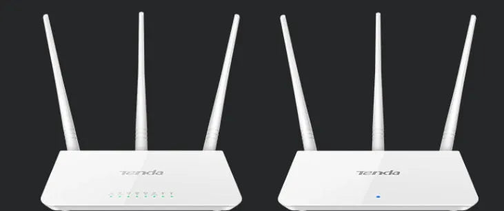 White dual-band wireless router with US-style design supporting 2.4GHz and 5GHz frequencies