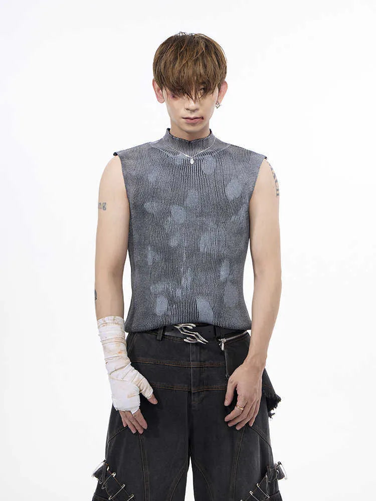 Men's black silver pastebrushing wool vest with turtleneck collar and sleeveless design