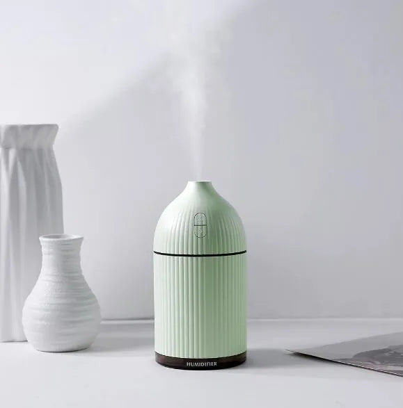 White USB aromatherapy diffuser and humidifier with LED light, 300ml capacity, 80mm cube dimensions.