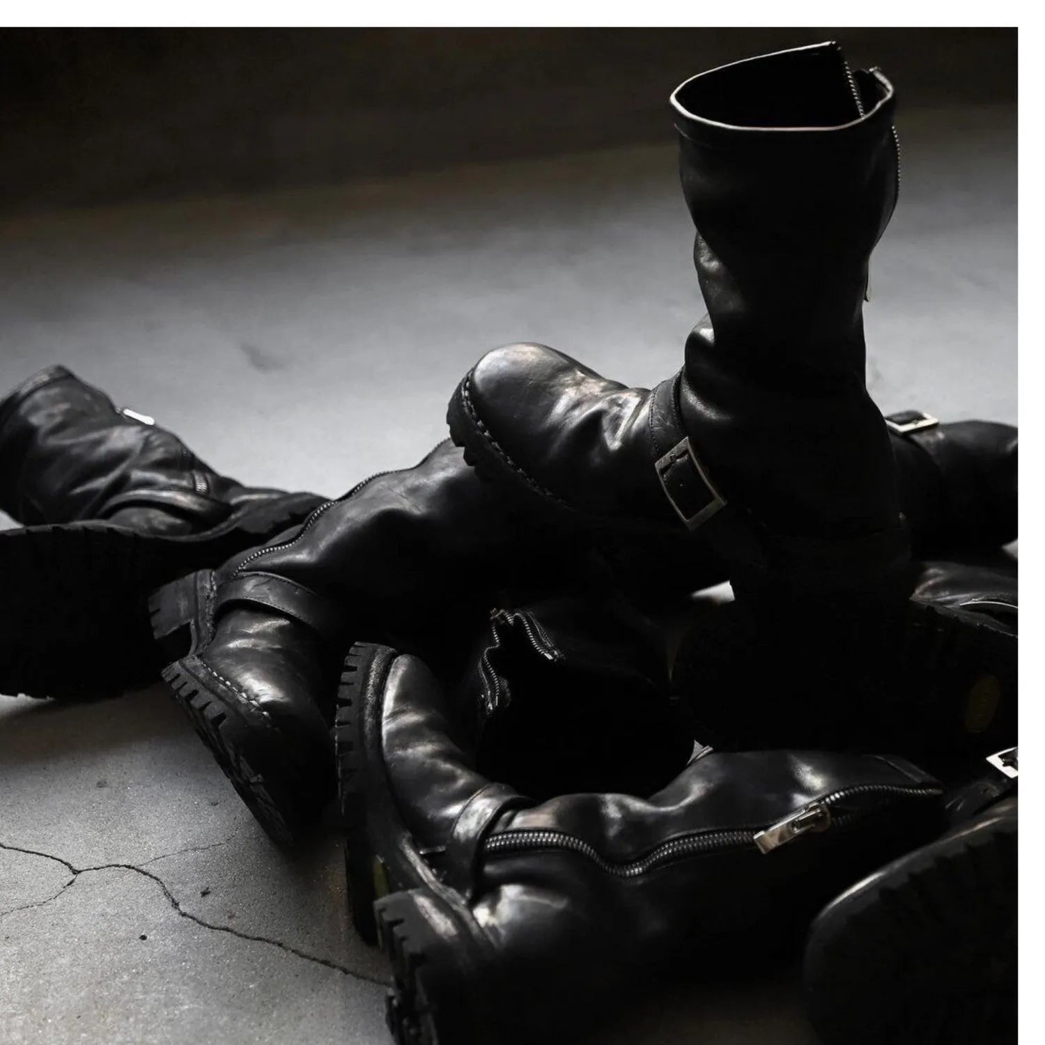 Men's black retro Martin ankle boots with round toe and side zipper