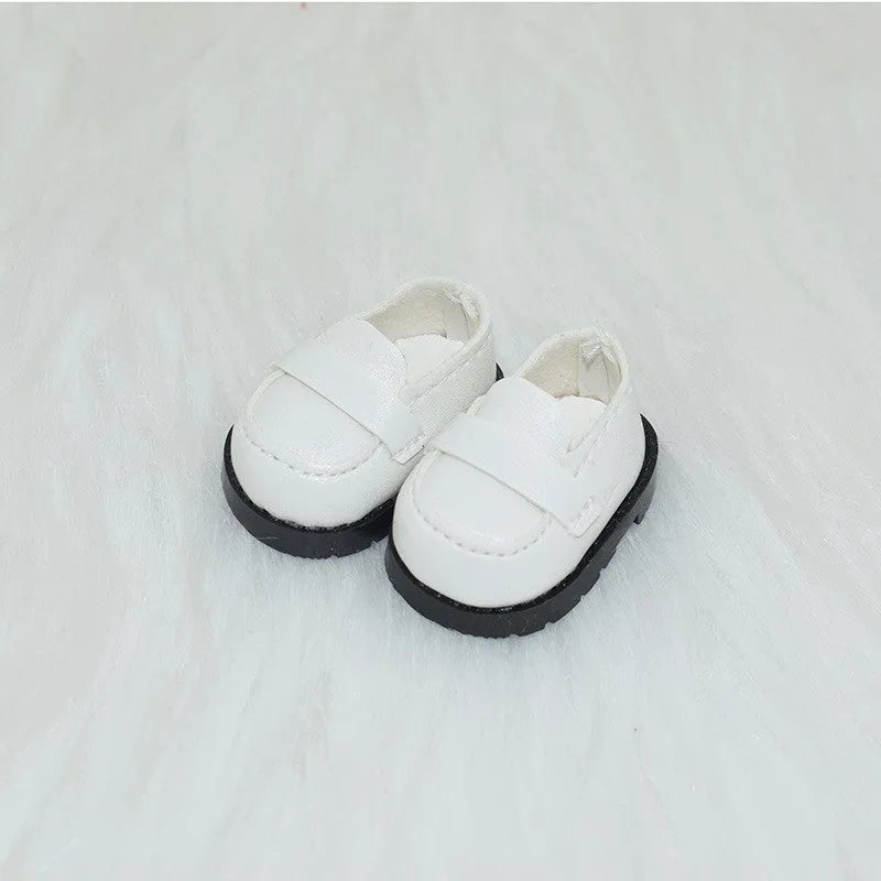 A pair of 17cm high PU replacement shoes for dolls in a selected style and colour.