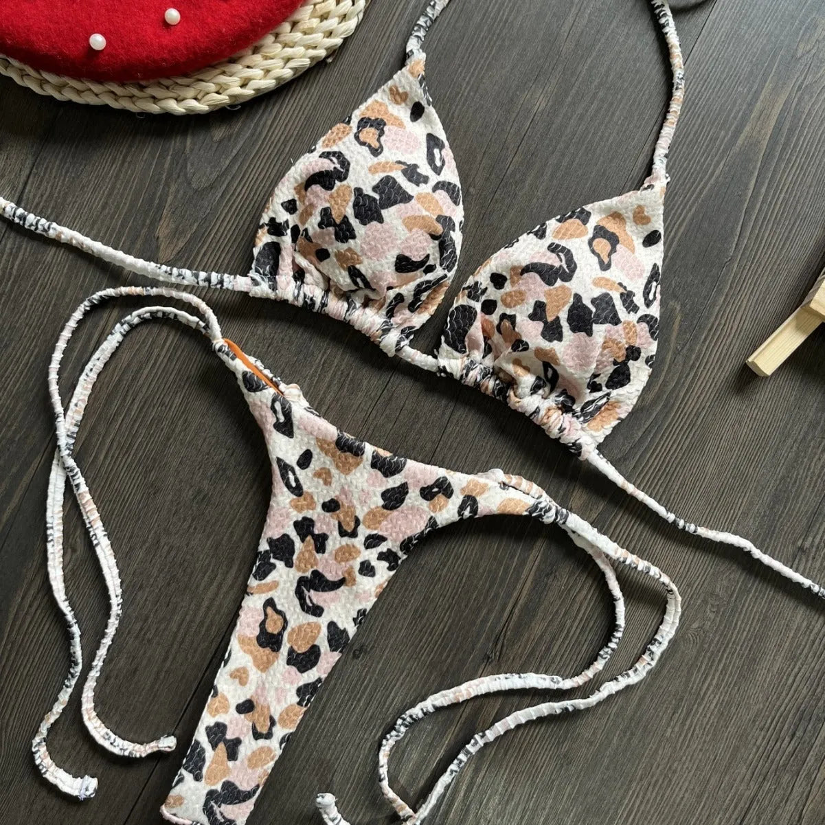 Women's printed bikini swimsuit in briefs style with quick-dry fabric.
