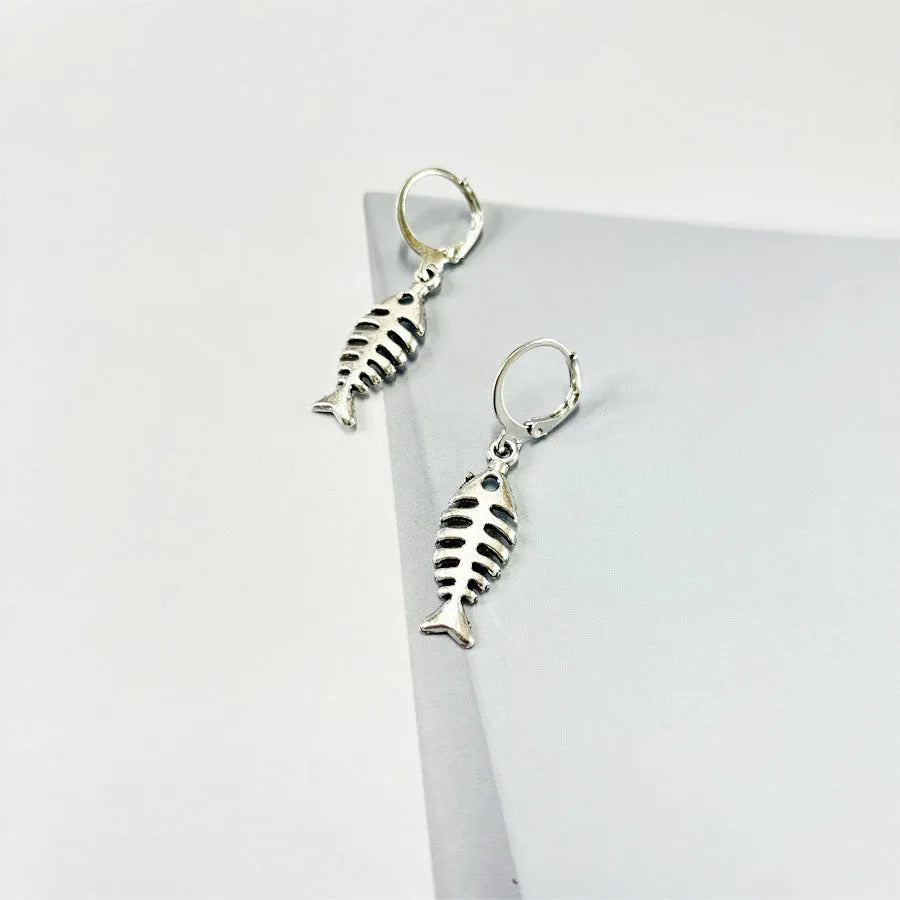 Fishbone pendant necklace and matching earrings set in retro style with adjustable chain